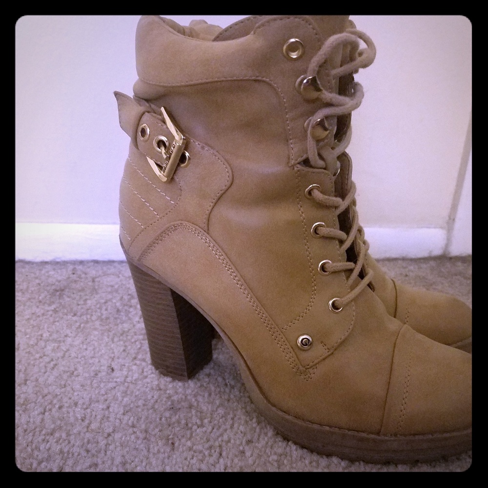 Guess boots